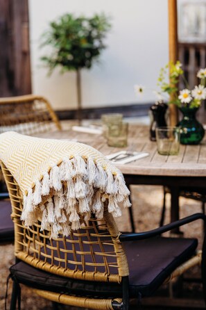 Courtyard - The Crown Inn (Godalming)