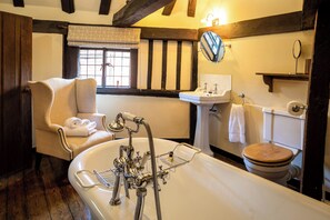 Signature Double Room (Four Poster - Tudor Parlour) | Bathroom
