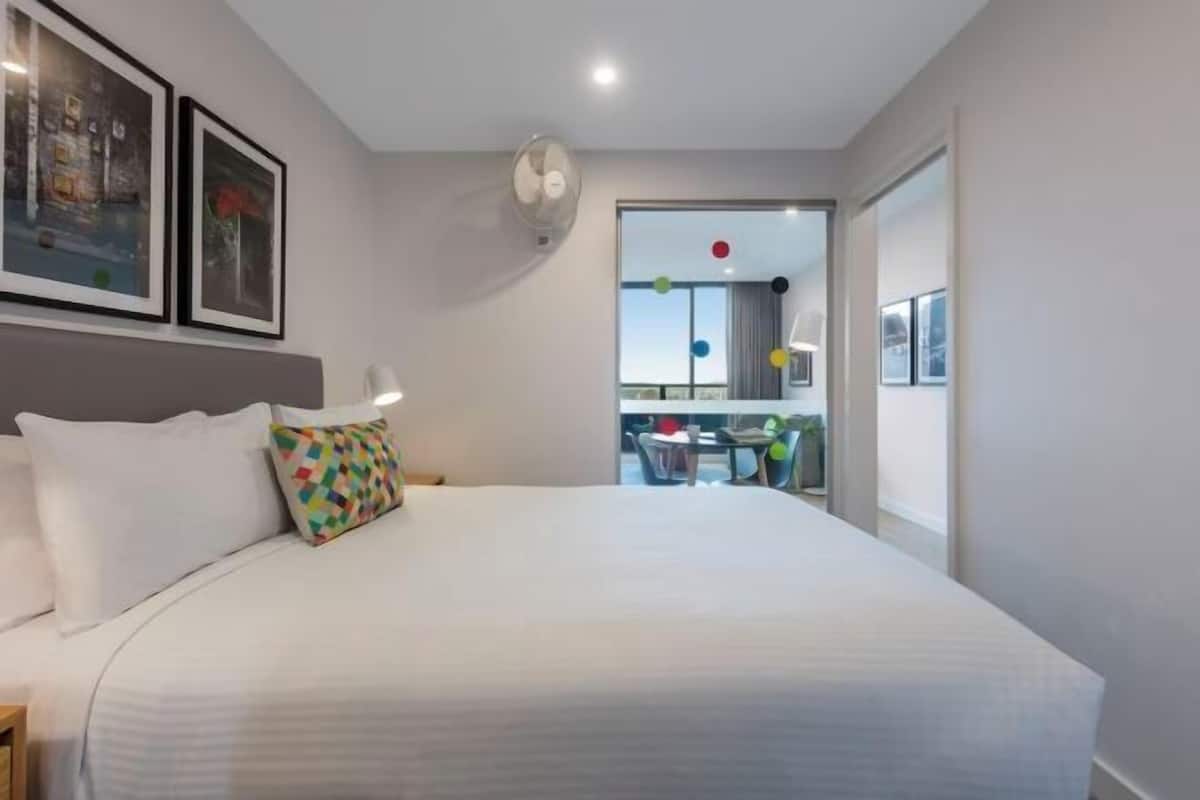 1 chambre, fer et planche Ă repasser, Wi-Fi gratuit, draps fournis