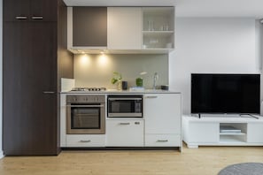 Tabla de planchar con plancha, cunas, wifi gratis y ropa de cama 