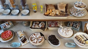 Free daily buffet breakfast