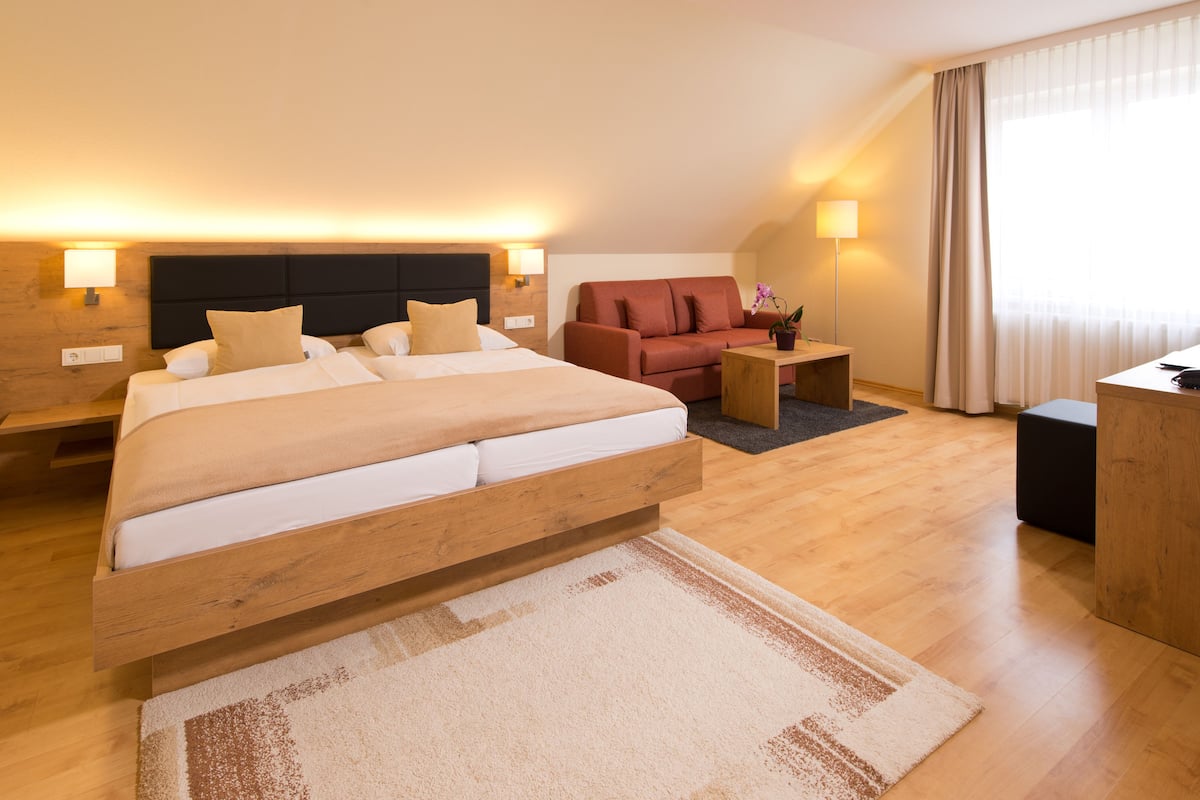 comfort double room (plus) | minibar, in-room safe, desk, free wifi