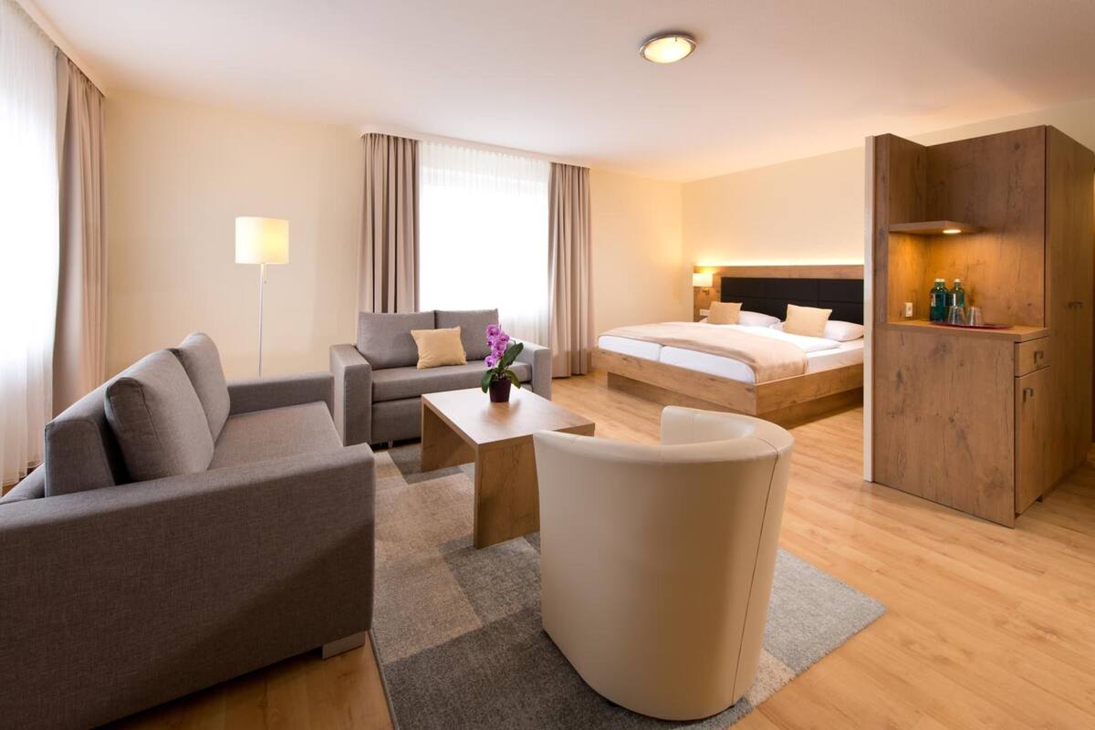 comfort double room (plus) | minibar, in-room safe, desk, free wifi