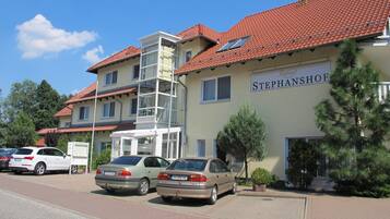 A building with a red-tiled roof and a sign reading "STEPHANSHOF".