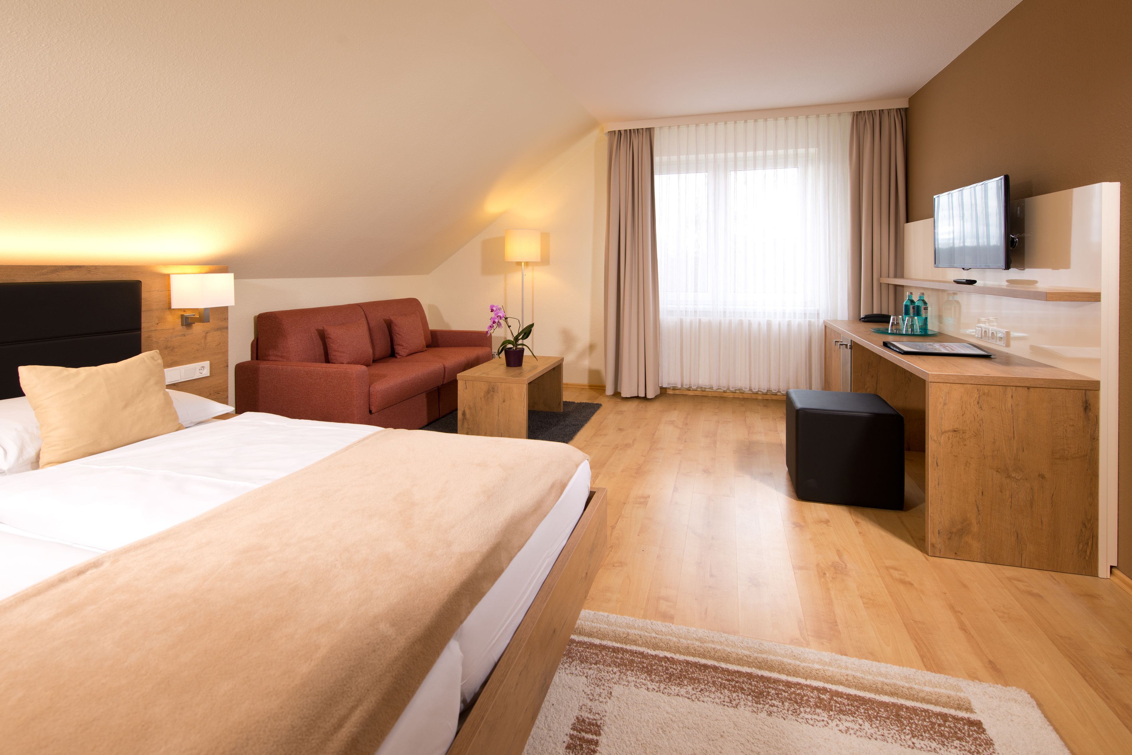 comfort double room (plus) | minibar, in-room safe, desk, free wifi