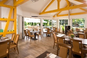 Dinner served - Spreewaldhotel Stephanshof (Lübben (Spreewald))