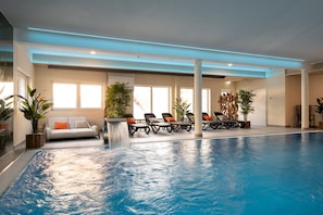 Indoor pool, open 9:00 AM to 9:00 PM, sun loungers - Spreewaldhotel Stephanshof (Lübben (Spreewald))