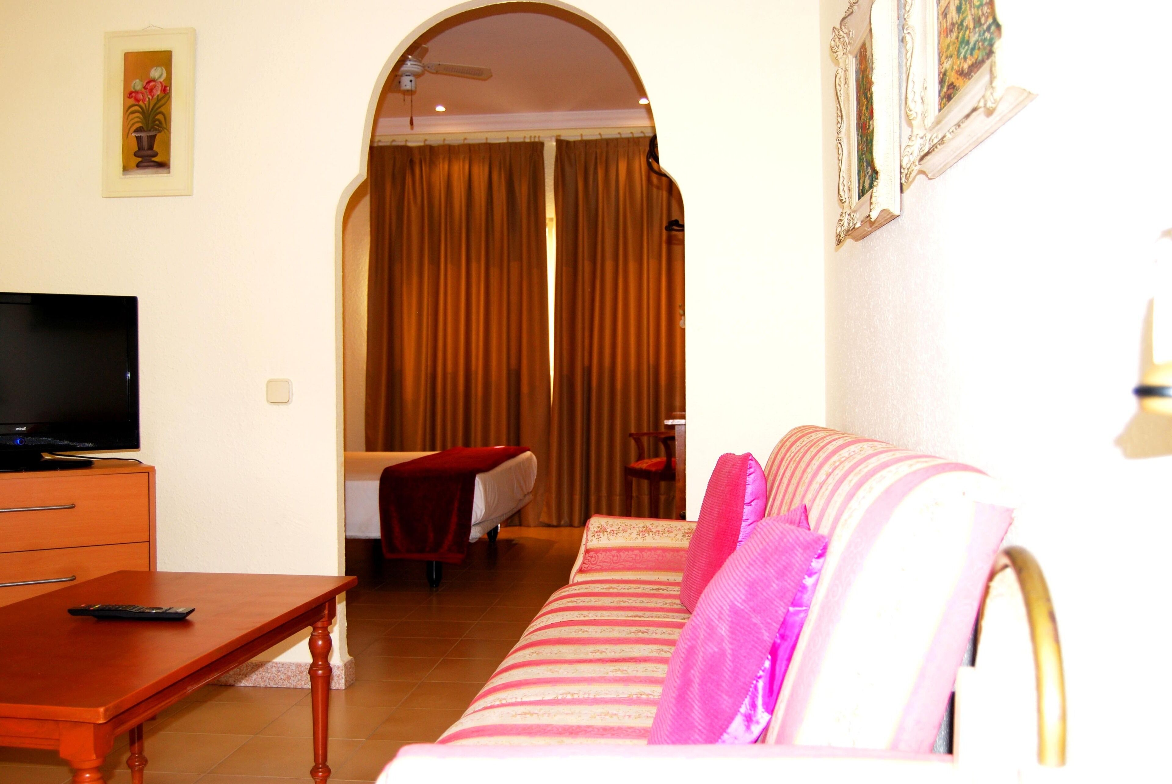 standard triple room | room amenity