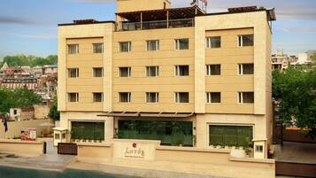 Fachada de la propiedad