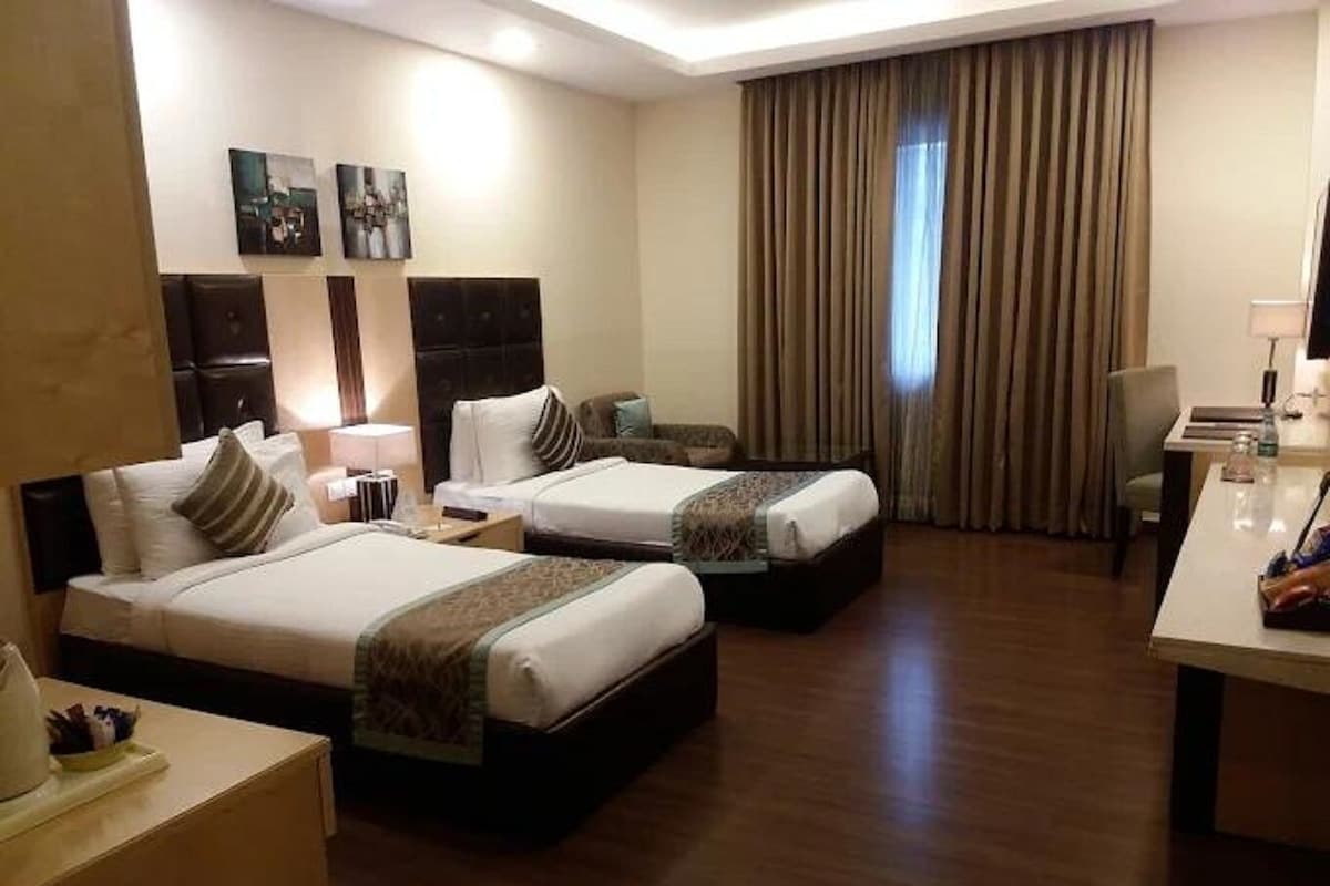 Club Twin Room | Premium bedding, minibar, in-room safe, desk
