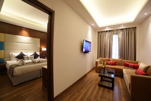 Suite | Living area | Flat-screen TV