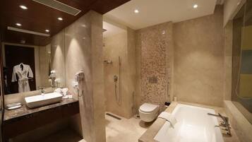Shower, free toiletries