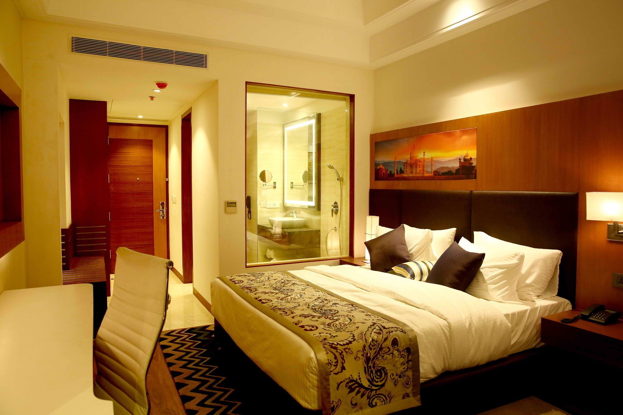 Double Room | Premium bedding, minibar, in-room safe, desk