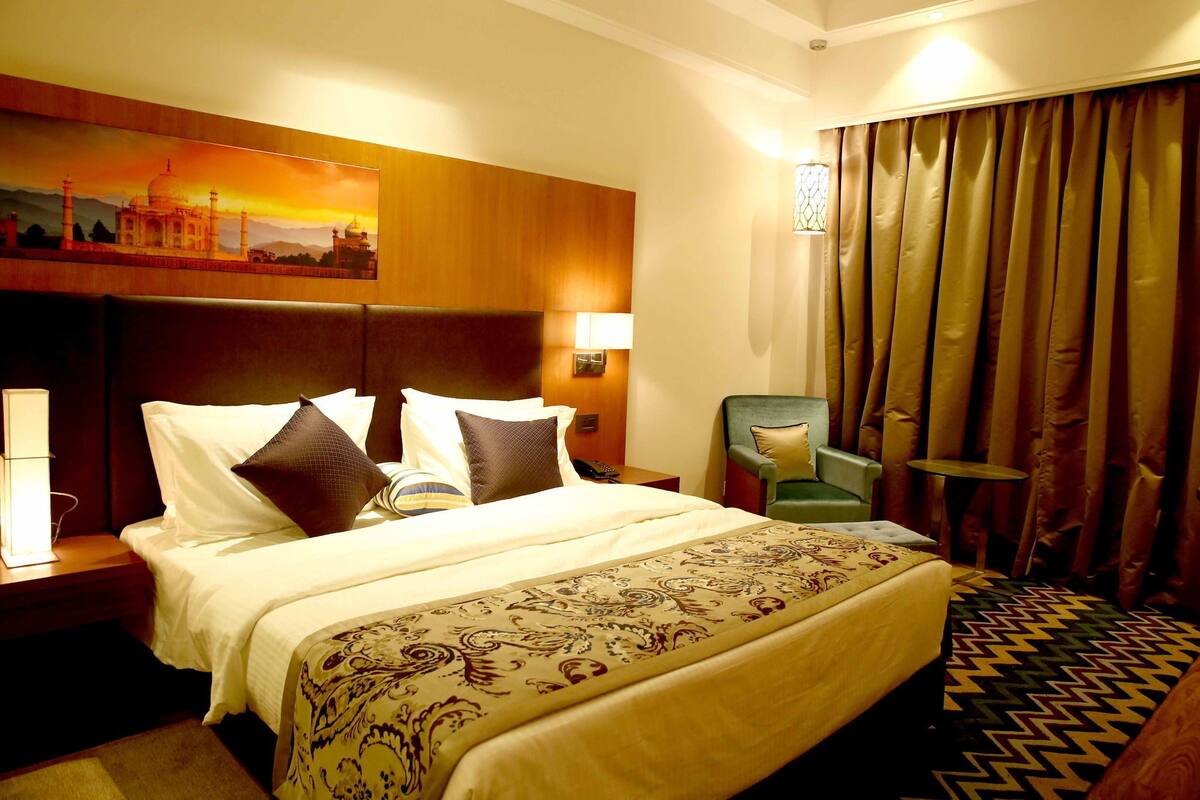 Comfort Double or Twin Room, 1 Bedroom, Non Smoking, City View | Premium bedding, minibar, in-room safe, desk