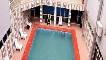 Indoor pool, 2 outdoor pools