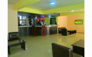 2 quầy bar/khu lounge, 2 quán bar cạnh hồ bơi 