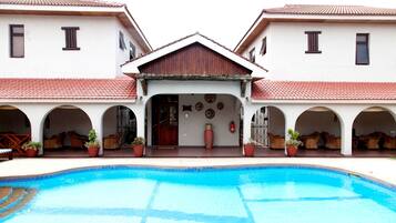 Outdoor pool, pool loungers