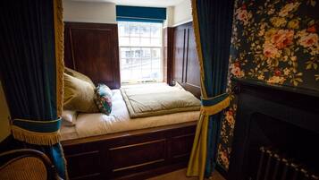 Camera doppia (The King John - Four Poster Bed) | Biancheria da letto di alta qualità, ferro/asse da stiro, Wi-Fi gratuito