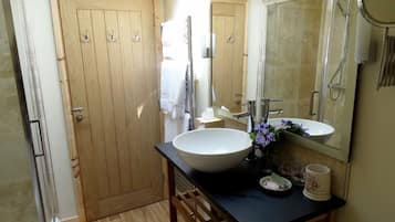 Gratis toiletartikelen, badjassen, handdoeken, zeep
