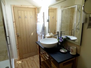 Free toiletries, bathrobes, towels, soap - Hollamoor Farm B&B (Barnstaple)