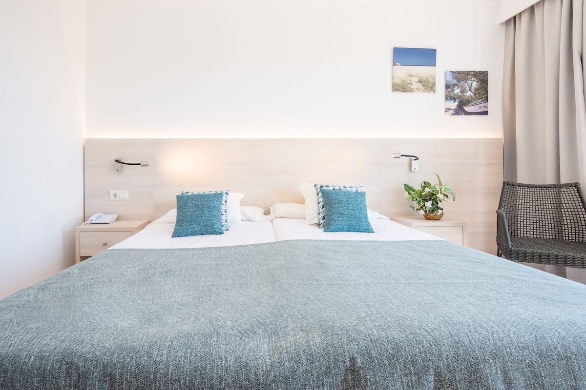 Chambre Supérieure | Minibar, espace de travail pour ordinateur portable, rideaux occultants