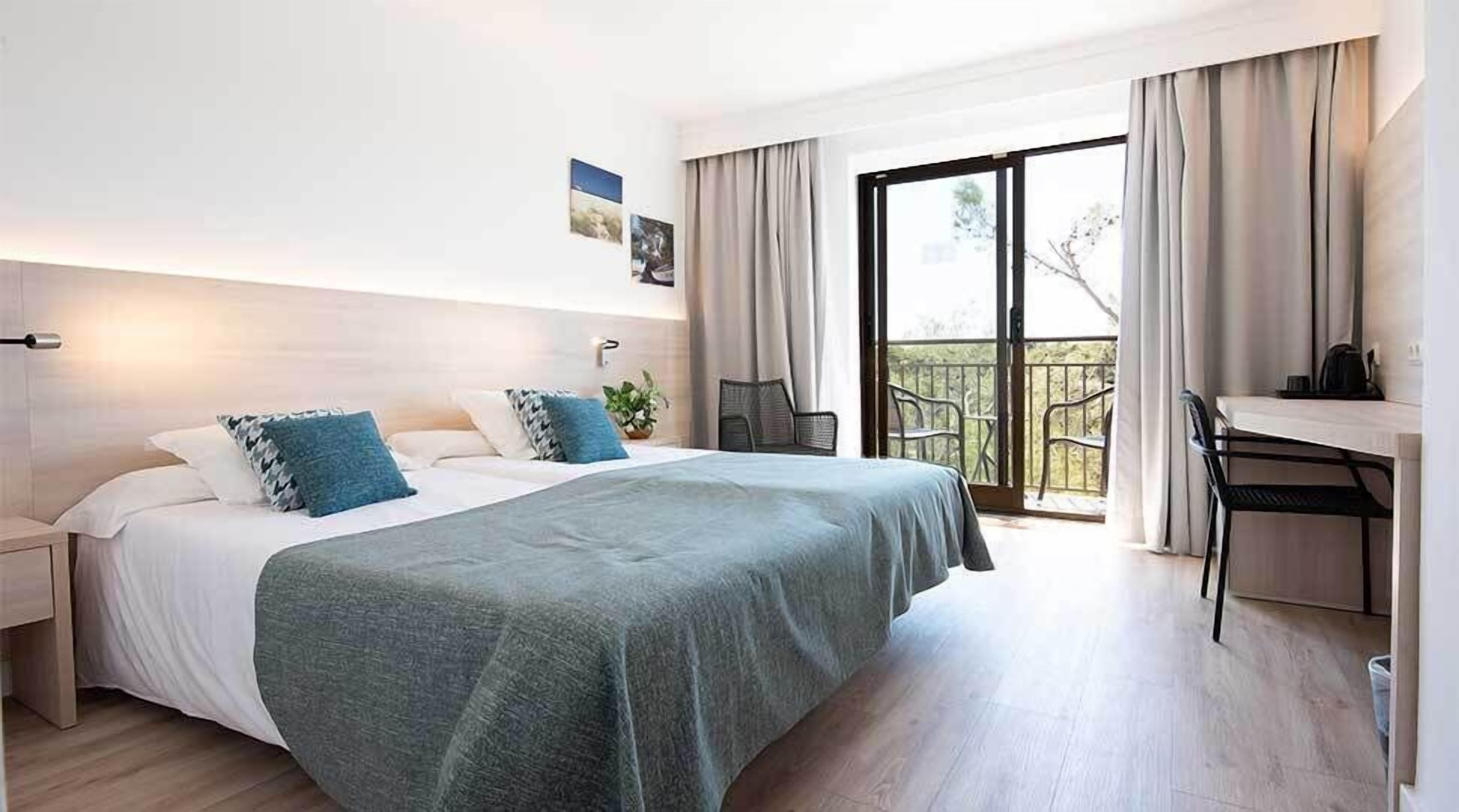 Chambre Supérieure | Minibar, espace de travail pour ordinateur portable, rideaux occultants