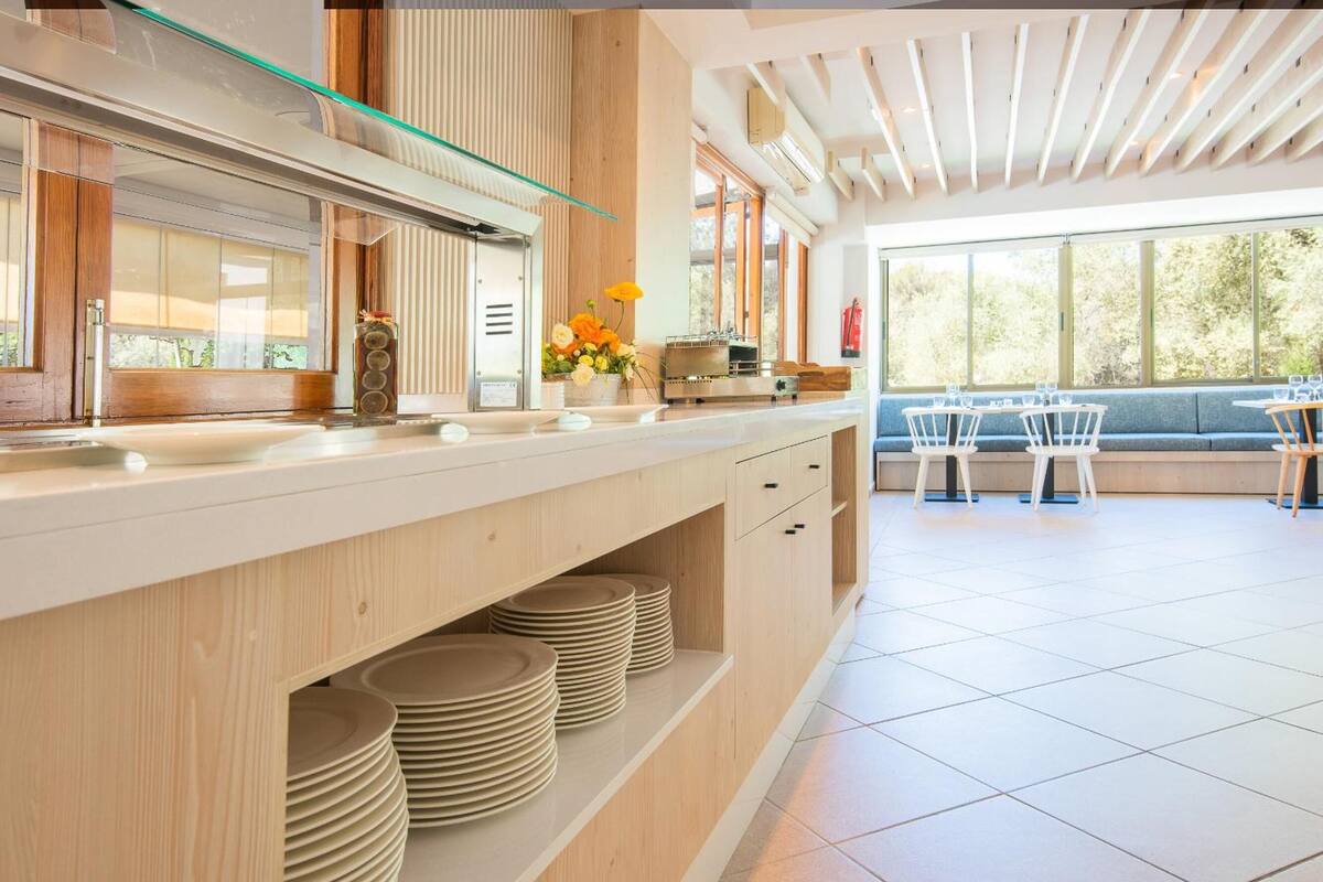 breakfast, lunch, dinner served; mediterranean cuisine