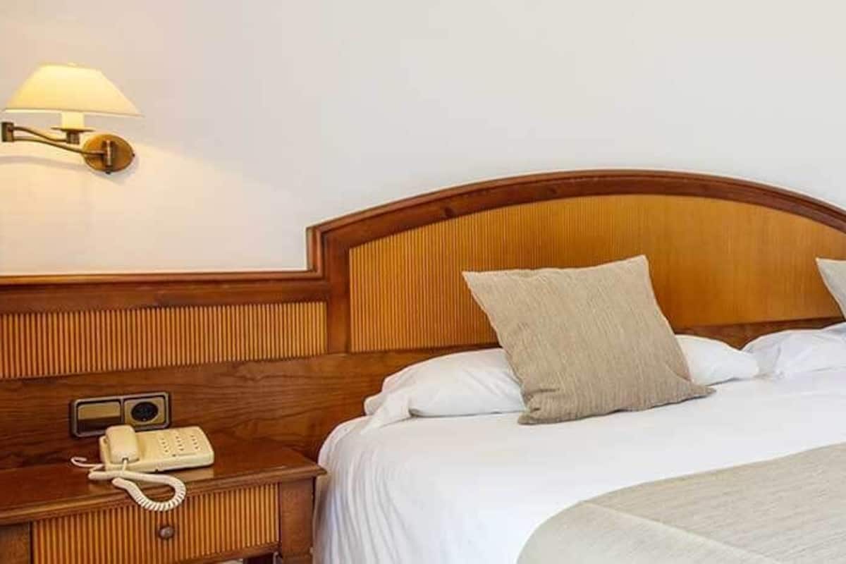 Twin Room | Bar mini, ruang kerja komputer riba, langsir/tirai gelap terus