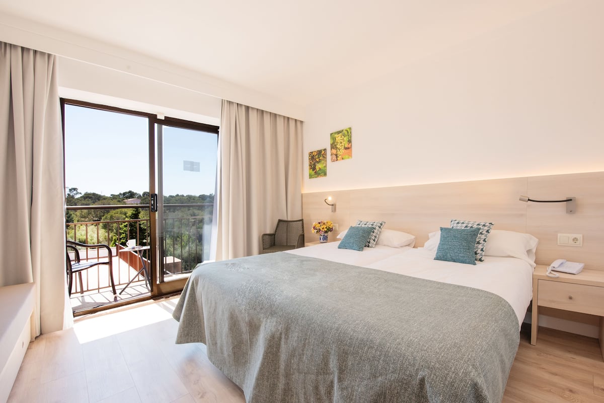 minibar, laptop workspace, blackout curtains, free wifi