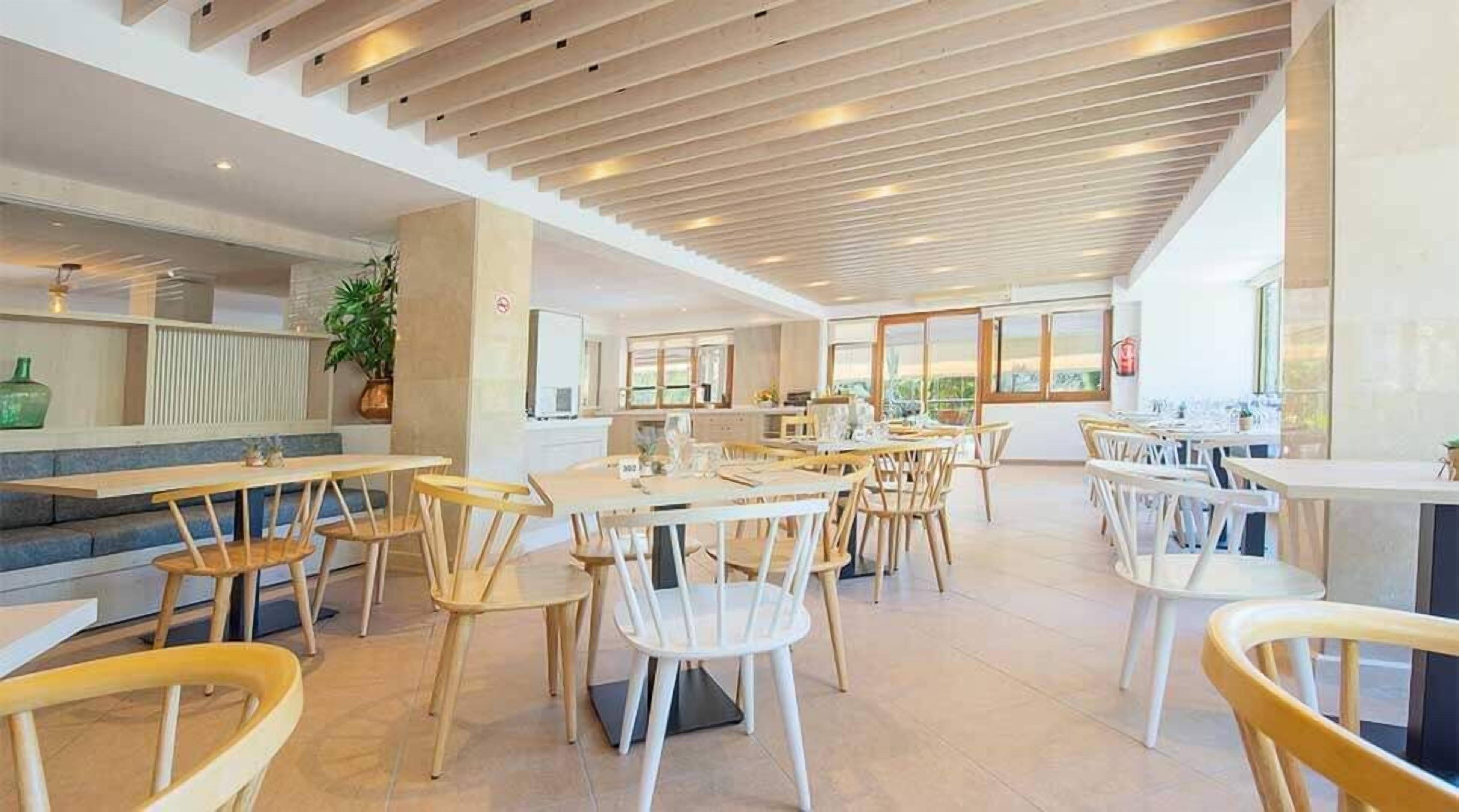 Se sirven desayunos, almuerzos, cenas y cocina mediterránea 