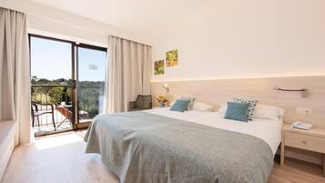 Minibar, laptop workspace, blackout curtains, free WiFi