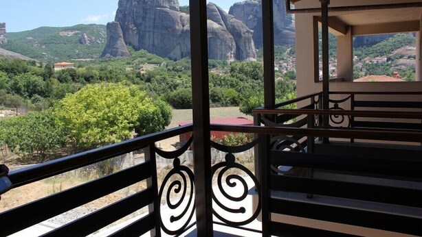 Balcony view - Grand Meteora Hotel (Kalabaka)