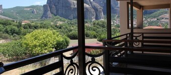 Grand Meteora Hotel