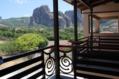 Grand Meteora Hotel