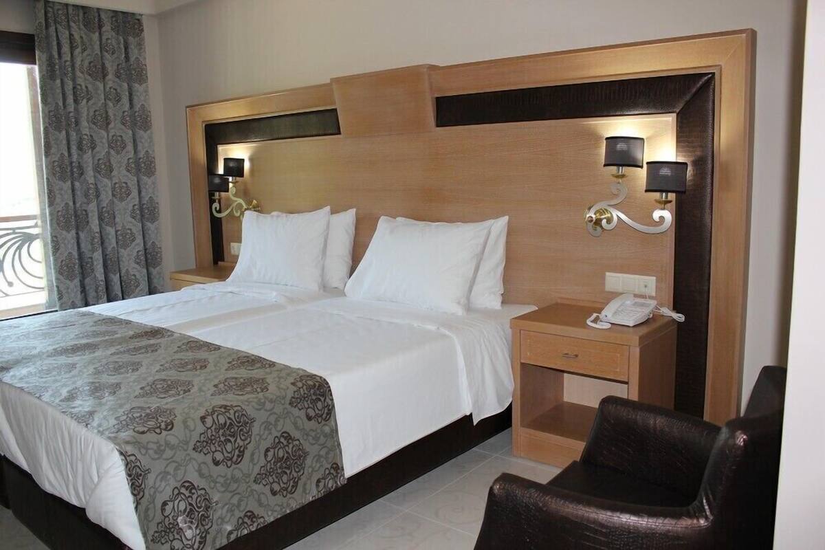 In-room safe, desk, iron/ironing board, WiFi (free)
