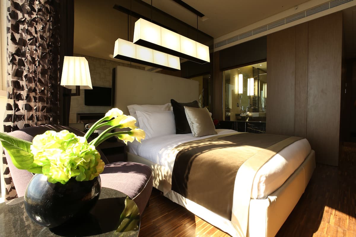 Minibar, in-room safe, desk, soundproofing