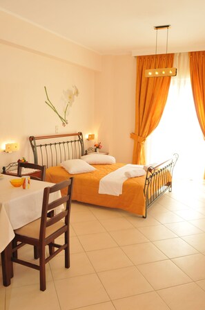 Superior Studio Sea View | Ropa de cama de alta calidad, escritorio y insonorización 