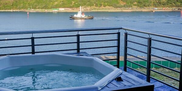 Outdoor pool - Point Waterfront (Durban)