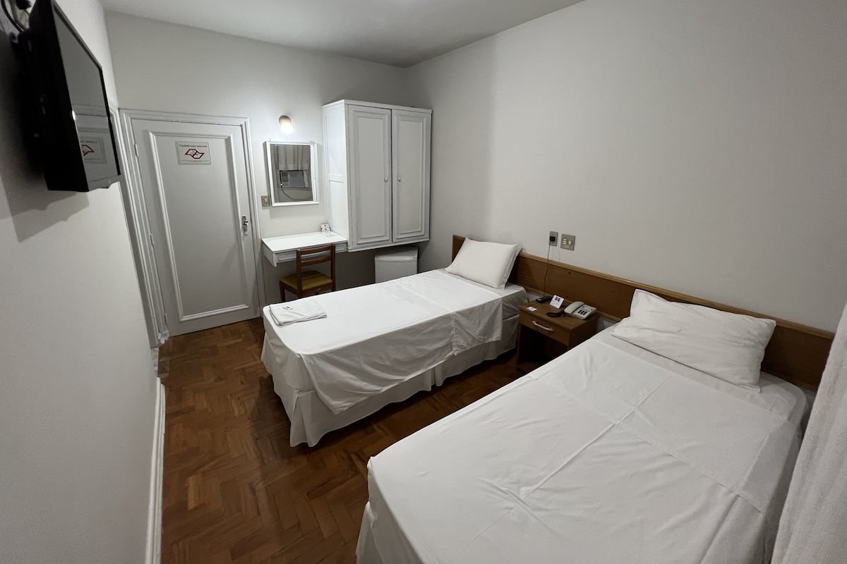 Standaard Twin kamer | Een minibar, een bureau, gratis wifi