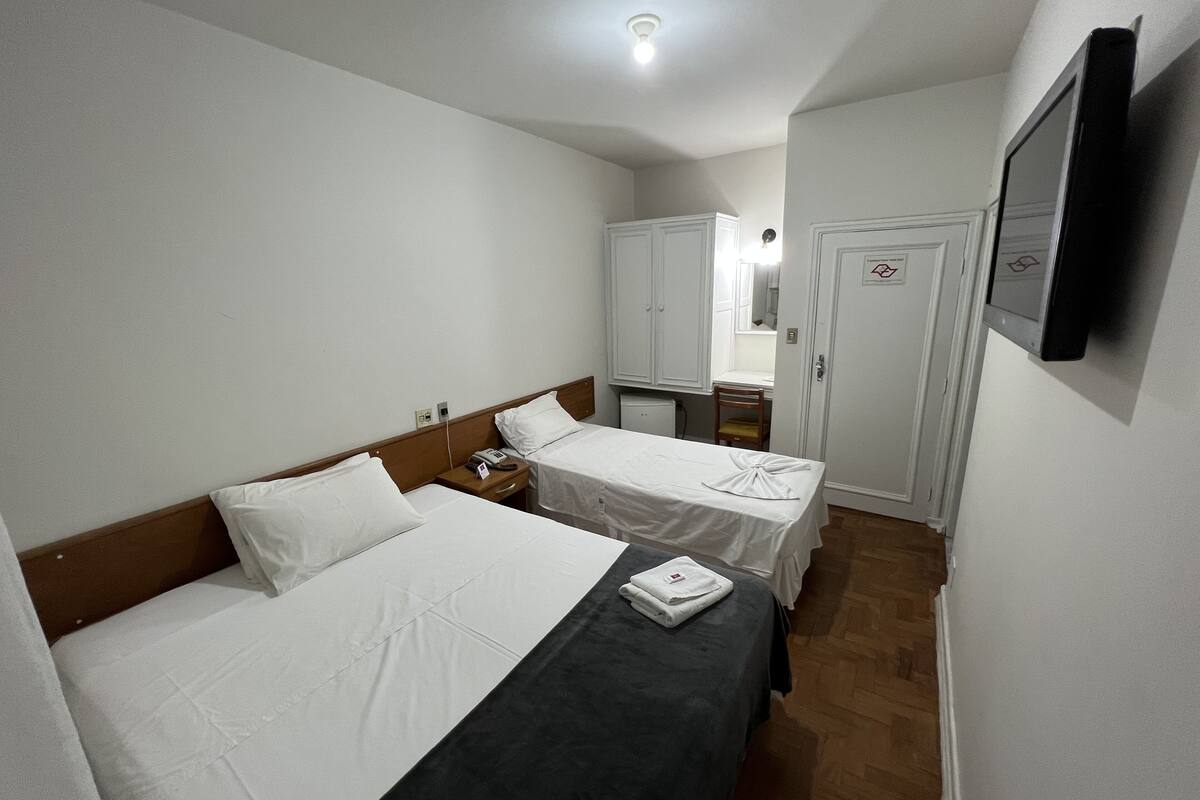 standard triple room | 1 bedroom, minibar, desk, free wifi