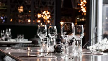 Breakfast and dinner served, international cuisine