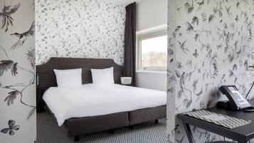 Premium bedding, pillowtop beds, in-room safe, desk