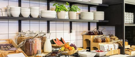 Daily full breakfast (EUR 19.50 per person)