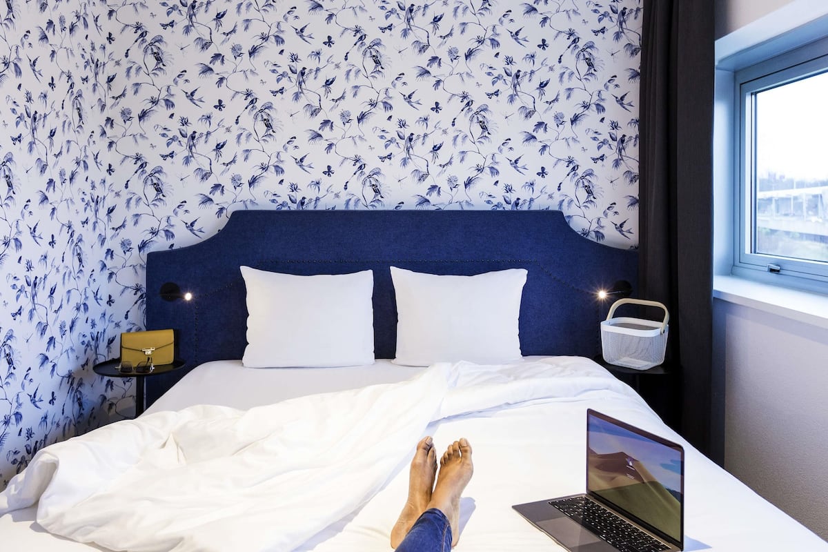 premium bedding, pillow-top beds, in-room safe, desk