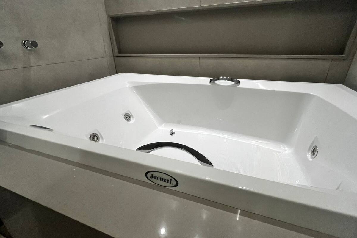 shower, free toiletries, hair dryer, bidet