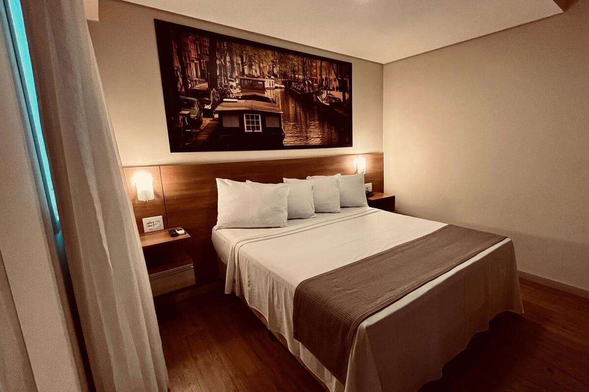 Junior Suite | Minibar, desk, WiFi (free), bed sheets