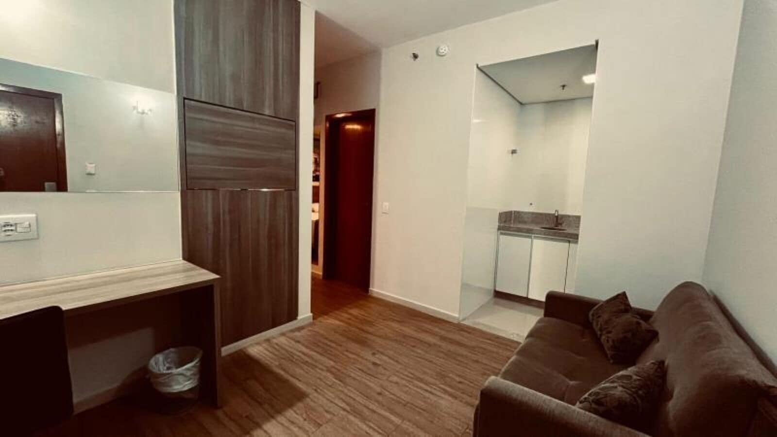standard suite, air conditioning | 1 bedroom, minibar, desk, free wifi