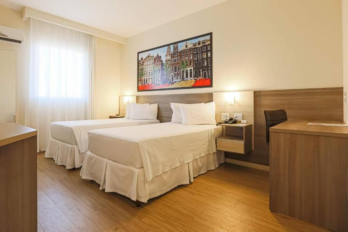 Standard Twin | Minibar, desk, WiFi (free), bed sheets