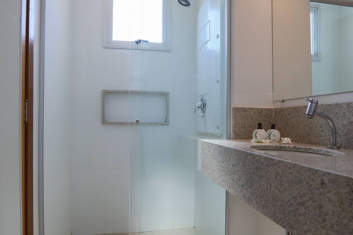 shower, free toiletries, hair dryer, bidet