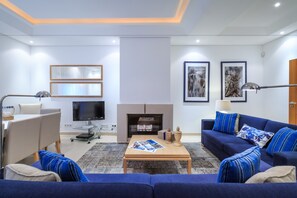 خزنة داخل الغرفة وستائر تعتيم ومكواة/لوح كي وواي فاي مجانًا